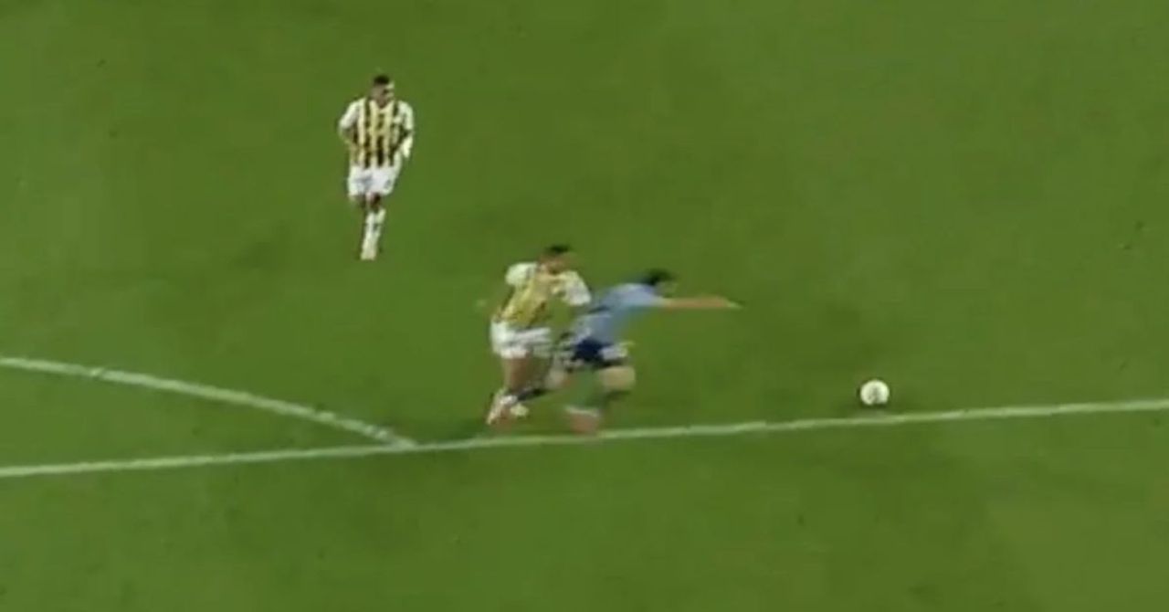 Fenerbahçe-Adana Demirspor maçında tartışılan pozisyon: Penaltı mı değil mi?