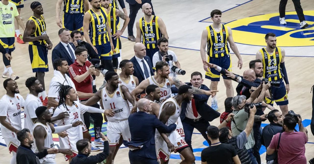 Fenerbahçe Beko Monaco’ya mağlup oldu: Maç sonrası ortalık karıştı Fenerbahçe Beko Monaco’ya mağlup oldu: Maç sonrası ortalık karıştı
