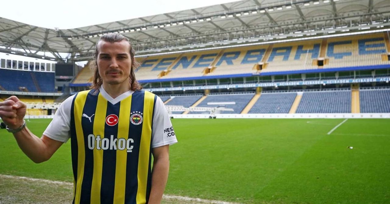 Fenerbahçe transferde mutlu sona ulaştı: Milli oyuncuyla 3+1 yıllık sözleşme imzalandı Fenerbahçe transferde mutlu sona ulaştı: Milli oyuncuyla 3+1 yıllık sözleşme imzalandı