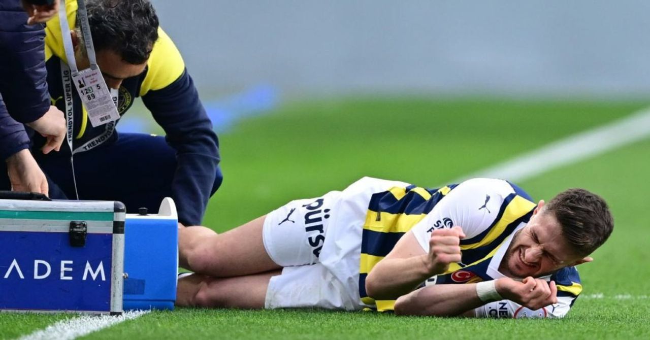Fenerbahçe’de şok sakatlık: İsmail Yüksek sezonu kapattı Fenerbahçe’de şok sakatlık: İsmail Yüksek sezonu kapattı