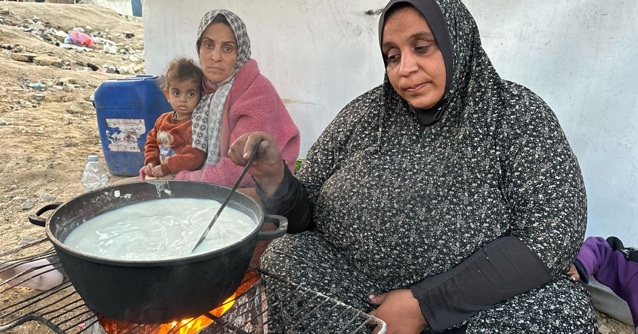 Filistinli aileler çadırlarda kalıyorlar Filistinli aileler çadırlarda kalıyorlar