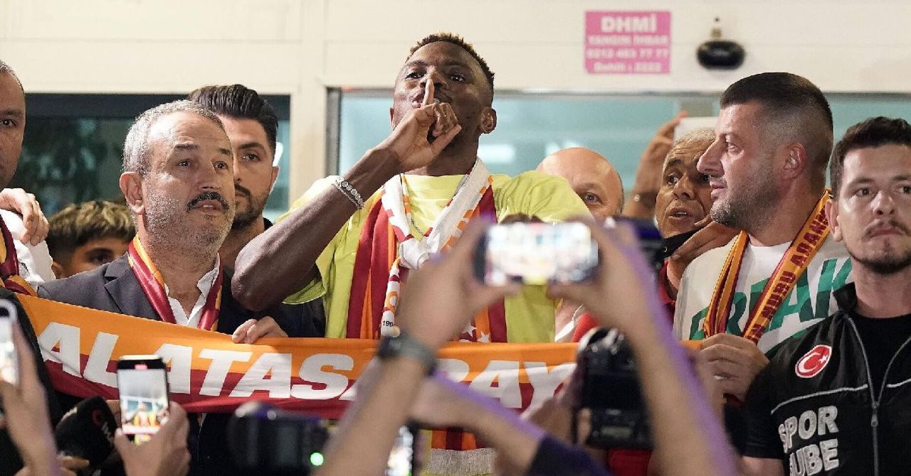Futbol dünyası Galatasaray’ı konuşuyor: Victor Osimhen, İstanbul’a geldi Futbol dünyası Galatasaray’ı konuşuyor: Victor Osimhen, İstanbul’a geldi