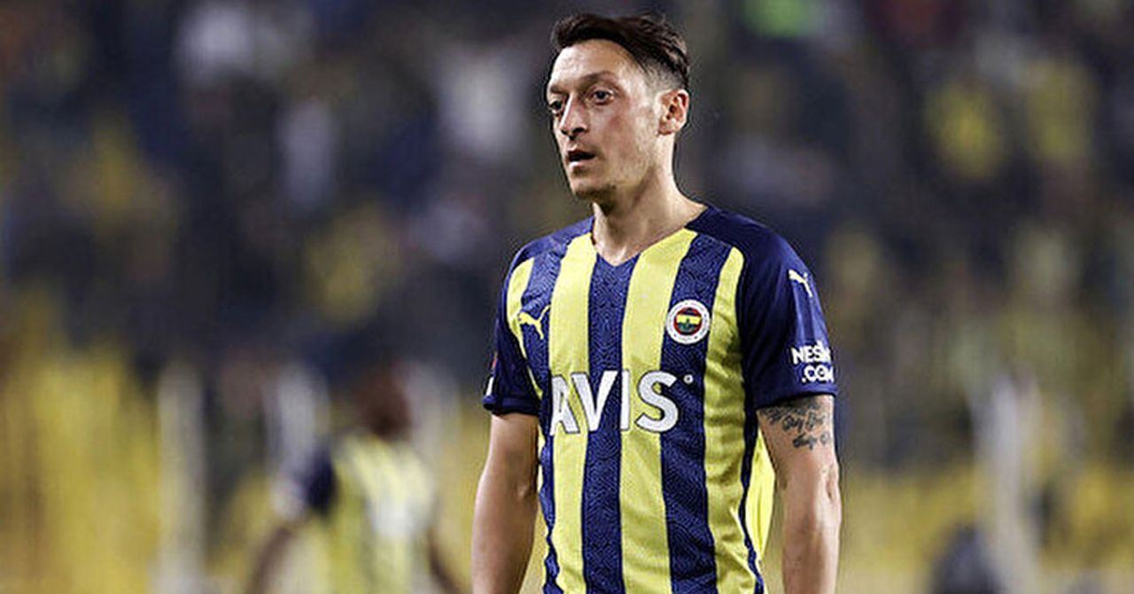 Futbolcu kadro dışı bırakıldı. Futbolcu kadro dışı bırakıldı.