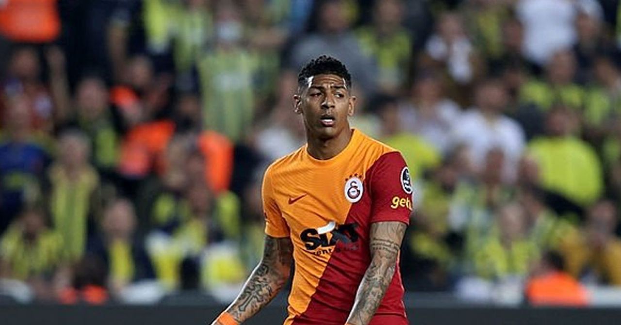 Futbolcuya tepki geldi. Futbolcuya tepki geldi.