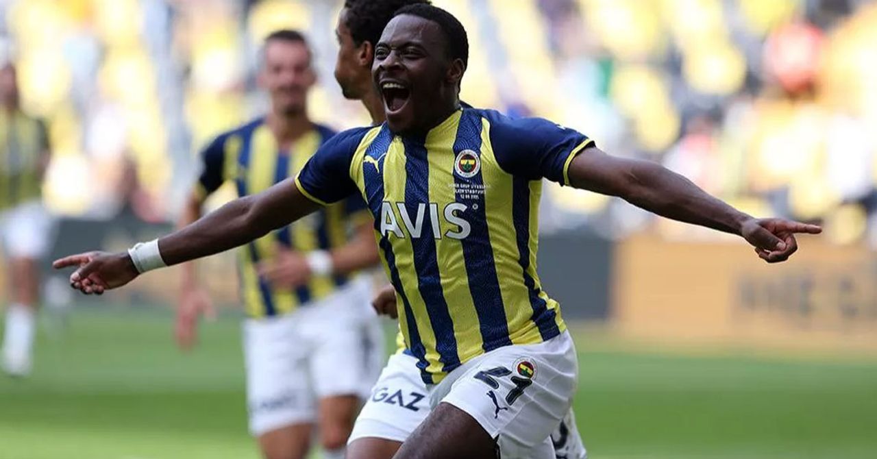 Futbolcuyla pek çok takım ilgileniyor. Futbolcuyla pek çok takım ilgileniyor.