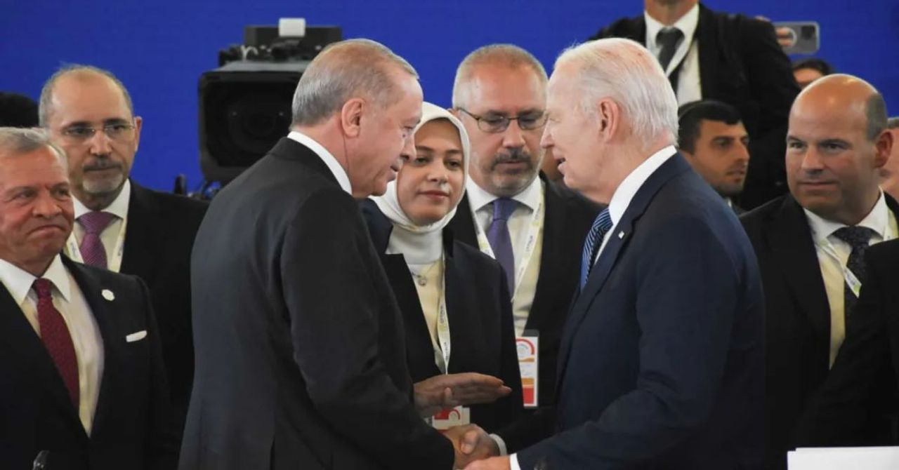 G7 Liderler Zirvesi’nde dev buluşma: Cumhurbaşkanı Erdoğan ile Joe Biden ayaküstü sohbet etti G7 Liderler Zirvesi’nde dev buluşma: Cumhurbaşkanı Erdoğan ile Joe Biden ayaküstü sohbet etti