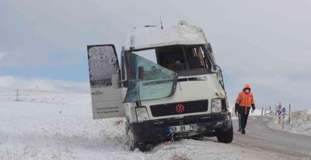 Aksaray’da İşçi Servisi Devrildi: Yaralılar Var!54543 Aksaray’da İşçi Servisi Devrildi: Yaralılar Var!54543