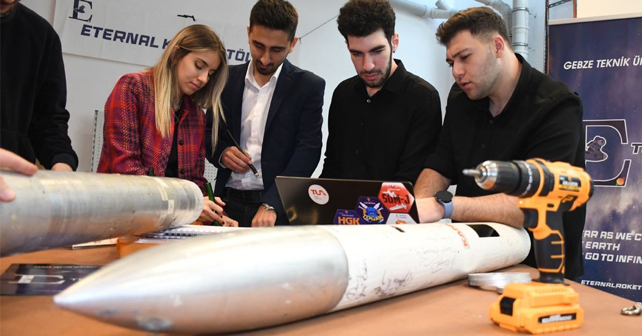 Gebze Teknik Üniversitesi (GTÜ) Eternal Roket Takımı, geliştirdikleri roketle uzay teknolojilerindeki en önemli organizasyonlardan kabul edilen ABD Gebze Teknik Üniversitesi (GTÜ) Eternal Roket Takımı, geliştirdikleri roketle uzay teknolojilerindeki en önemli organizasyonlardan kabul edilen ABD