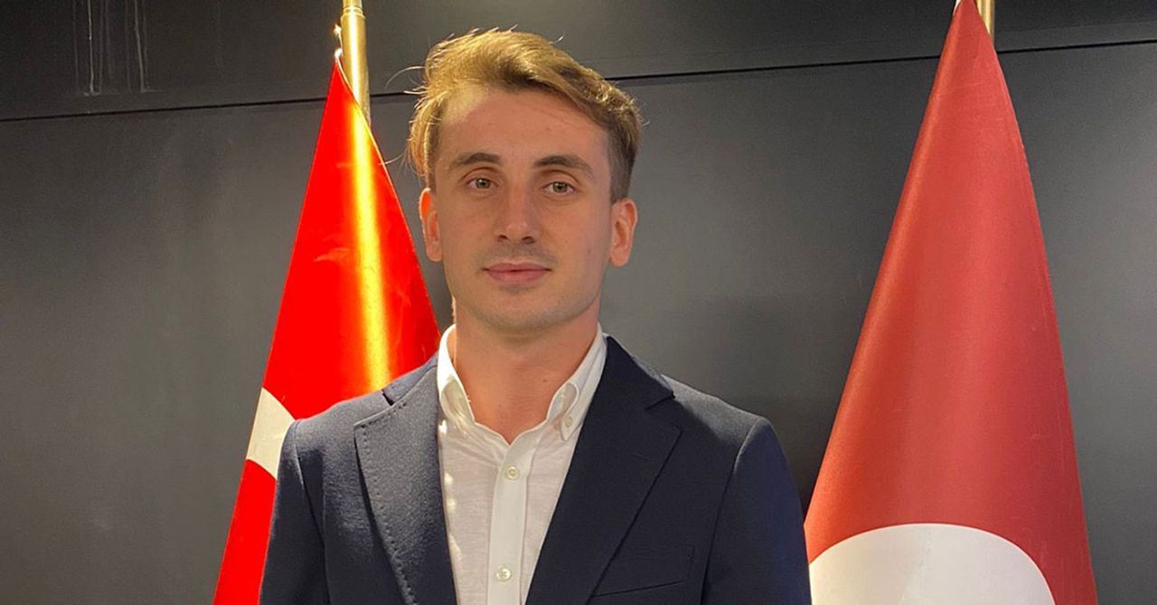 Genç futbolcudan ödül töreninde dikkat çeken sözler. Genç futbolcudan ödül töreninde dikkat çeken sözler.