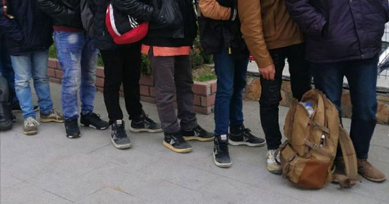 Göçmen kaçakçılarına ‘Kalkan-16’ darbesi: 6 ilde nefes kesen operasyon Göçmen kaçakçılarına ‘Kalkan-16’ darbesi: 6 ilde nefes kesen operasyon