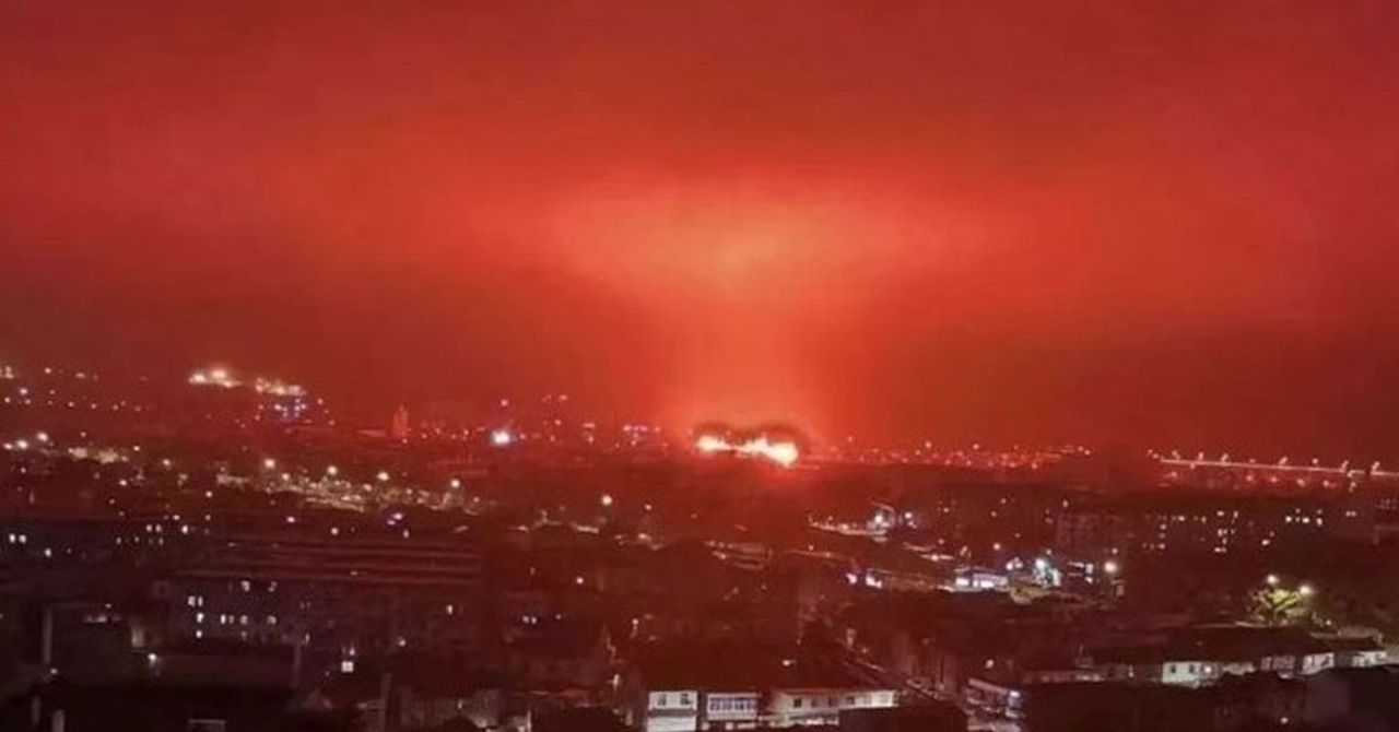 Gökyüzü Kızıla Döndü! Gökyüzü Kızıla Döndü!