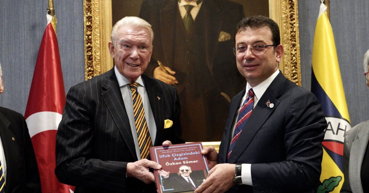 Görüşmeye bordo mavi kravatla giden Ekrem İmamoğlu Görüşmeye bordo mavi kravatla giden Ekrem İmamoğlu