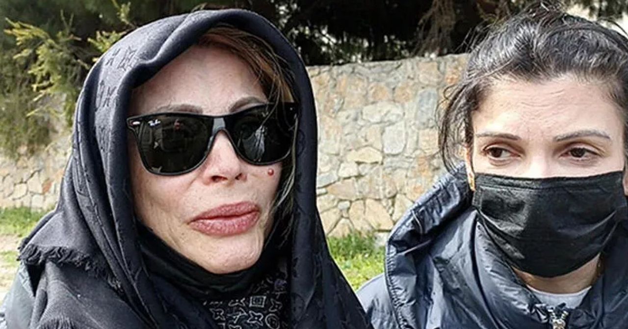 Seray Sever babasının cenazesinde zor anlar yaşadı Seray Sever babasının cenazesinde zor anlar yaşadı
