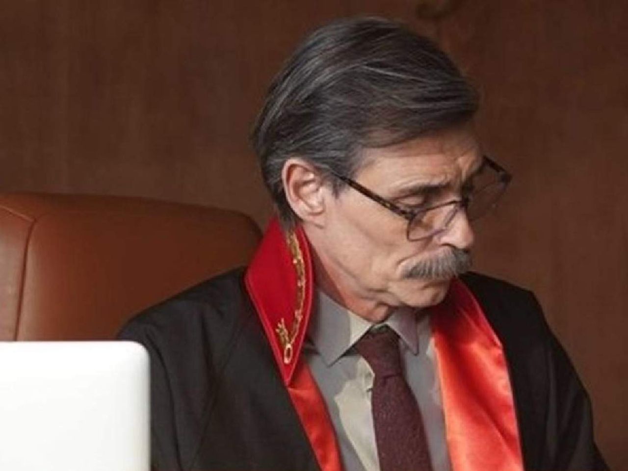 Hakim Dizisi orjinali Your Honor nasıl bitiyor, sonunda ne oluyor? Hakim Dizisi orjinali Your Honor nasıl bitiyor, sonunda ne oluyor?
