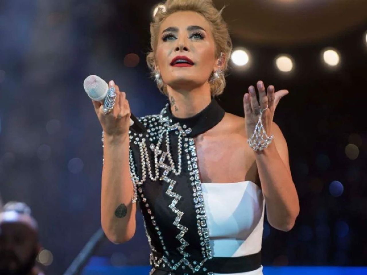 Hangi şarkıcı ne kadara sahneye çıkıyor, en pahalı sahnesi olan şarkıcı kim? Hangi şarkıcı ne kadara sahneye çıkıyor, en pahalı sahnesi olan şarkıcı kim?