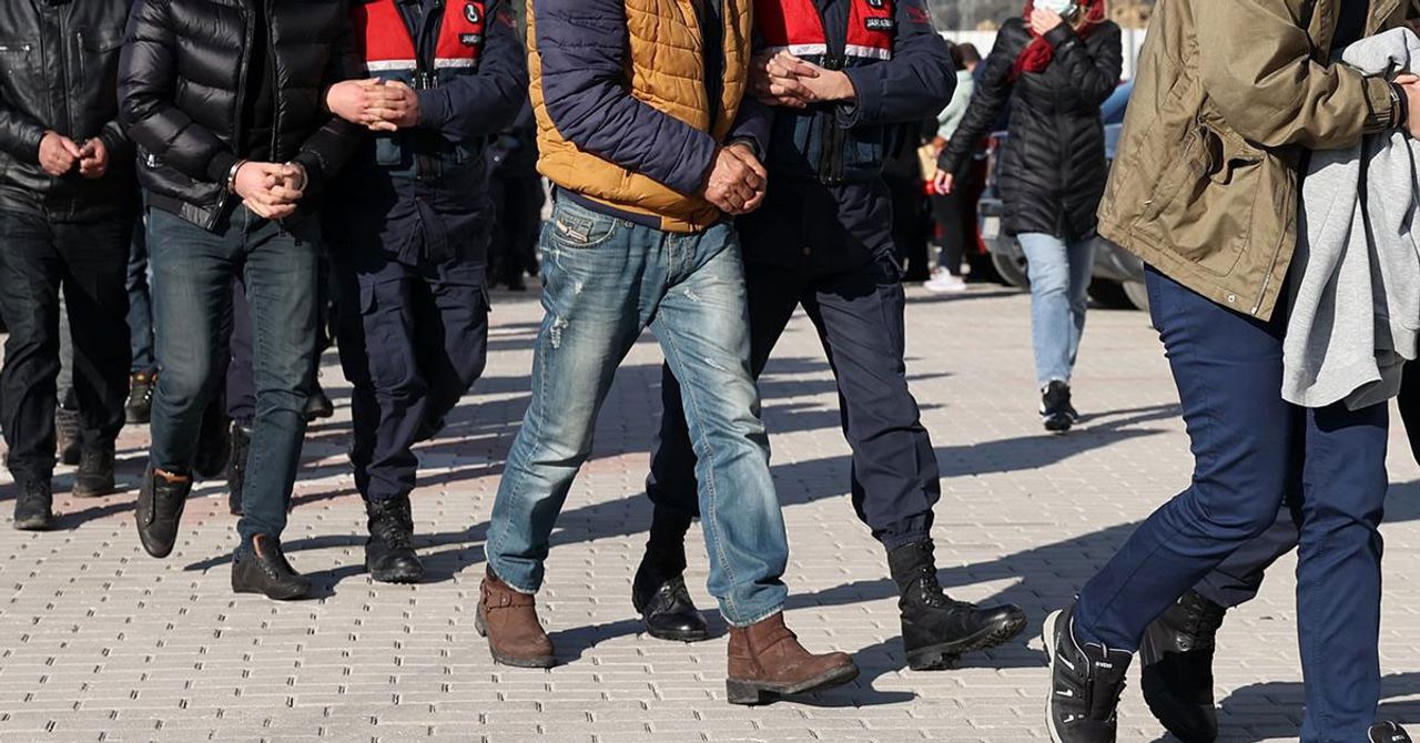 Hatay’da 13 göçmen kaçakçısı yakalandı Hatay’da 13 göçmen kaçakçısı yakalandı