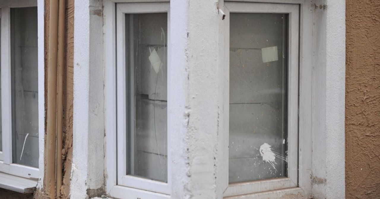 Hırsızlardan bıkan ev sahibi, evin içerisine duvar ördü Hırsızlardan bıkan ev sahibi, evin içerisine duvar ördü