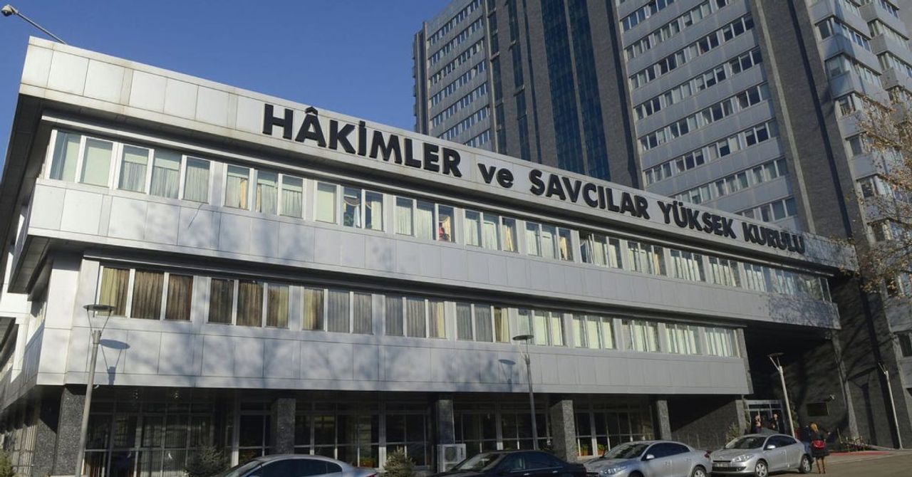 HSK’da dev atama kararı: 4 bin 340 hakim, savcı ve mahkeme üyesinin görev yeri değişti HSK’da dev atama kararı: 4 bin 340 hakim, savcı ve mahkeme üyesinin görev yeri değişti