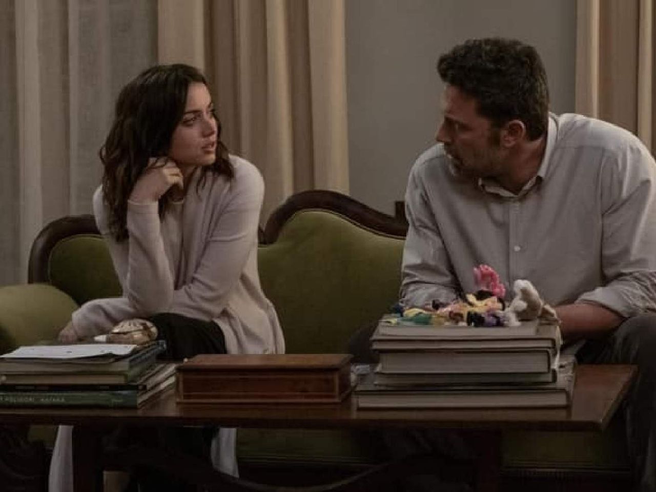 Hulu Derin Sular film konusu ve oyuncuları