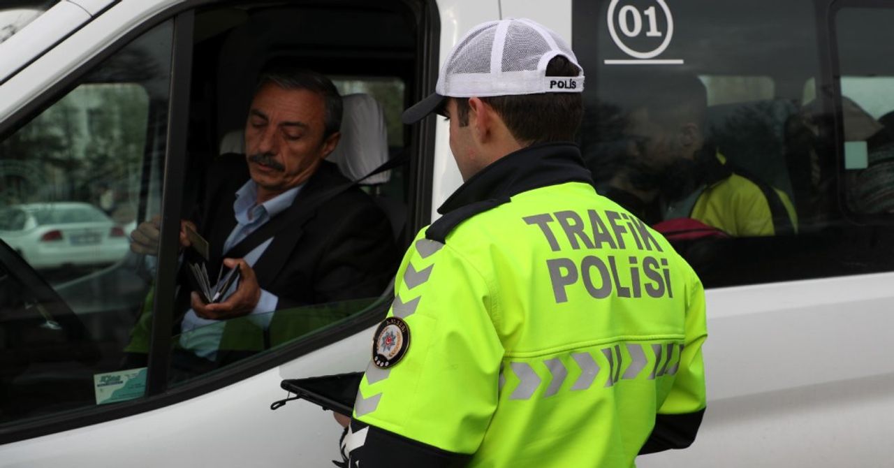 İçişleri Bakanı Ali Yerlikaya: 1 haftada 2 milyon 609 bin 216 araç denetlendi, 436 bin 589 sürücüye işlem yapıldı İçişleri Bakanı Ali Yerlikaya: 1 haftada 2 milyon 609 bin 216 araç denetlendi, 436 bin 589 sürücüye işlem yapıldı