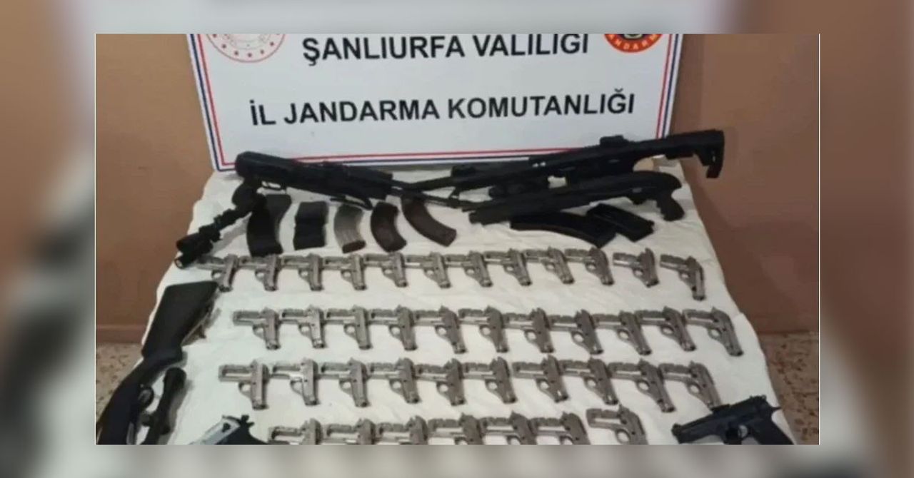 İçişleri Bakanı Ali Yerlikaya, ‘‘Mercek-15” adlı operasyon kapsamında, 68 ilde ruhsatsız silah taşıyan şahıslara ve silah kaçakçılarına yönelik çalışma başlattıklarını duyurdu. Bu kapsamda yüzlerce şüpheliye işlem uygulandı. Ayrıca 750 silah ele geçirildi. İşte detaylar… İçişleri Bakanı Ali Yerlikaya, ‘‘Mercek-15” adlı operasyon kapsamında, 68 ilde ruhsatsız silah taşıyan şahıslara ve silah kaçakçılarına yönelik çalışma başlattıklarını duyurdu. Bu kapsamda yüzlerce şüpheliye işlem uygulandı. Ayrıca 750 silah ele geçirildi. İşte detaylar…
