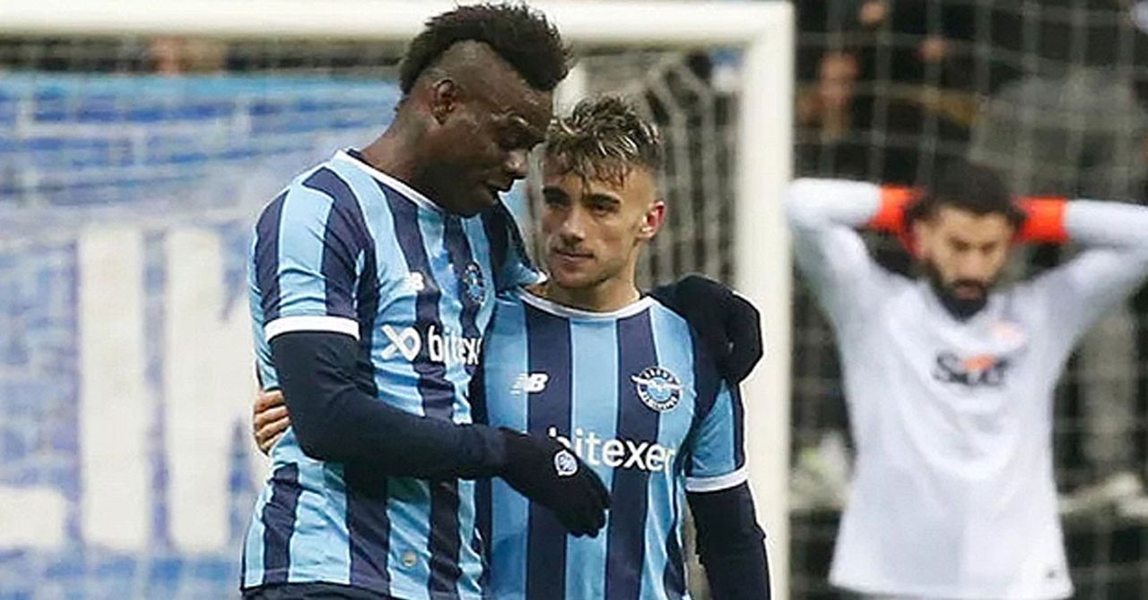 İki futbolcunun kavga ettiği konuşuluyor. İki futbolcunun kavga ettiği konuşuluyor.