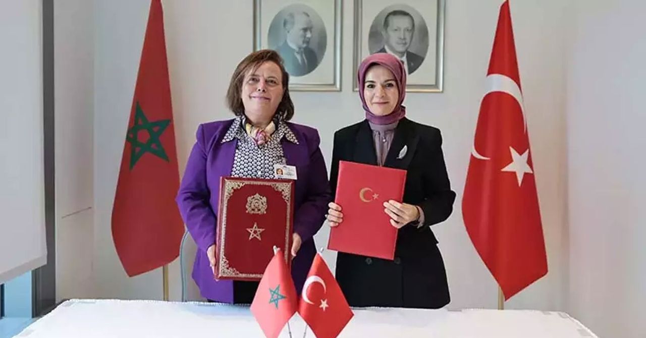 ile ve Sosyal Hizmetler Bakanı Mahinur Özdemir Göktaş ile Fas Dayanışma, Sosyal İçerme ve Aile Bakanı Aawatif Hayar, bir araya geldi ile ve Sosyal Hizmetler Bakanı Mahinur Özdemir Göktaş ile Fas Dayanışma, Sosyal İçerme ve Aile Bakanı Aawatif Hayar, bir araya geldi