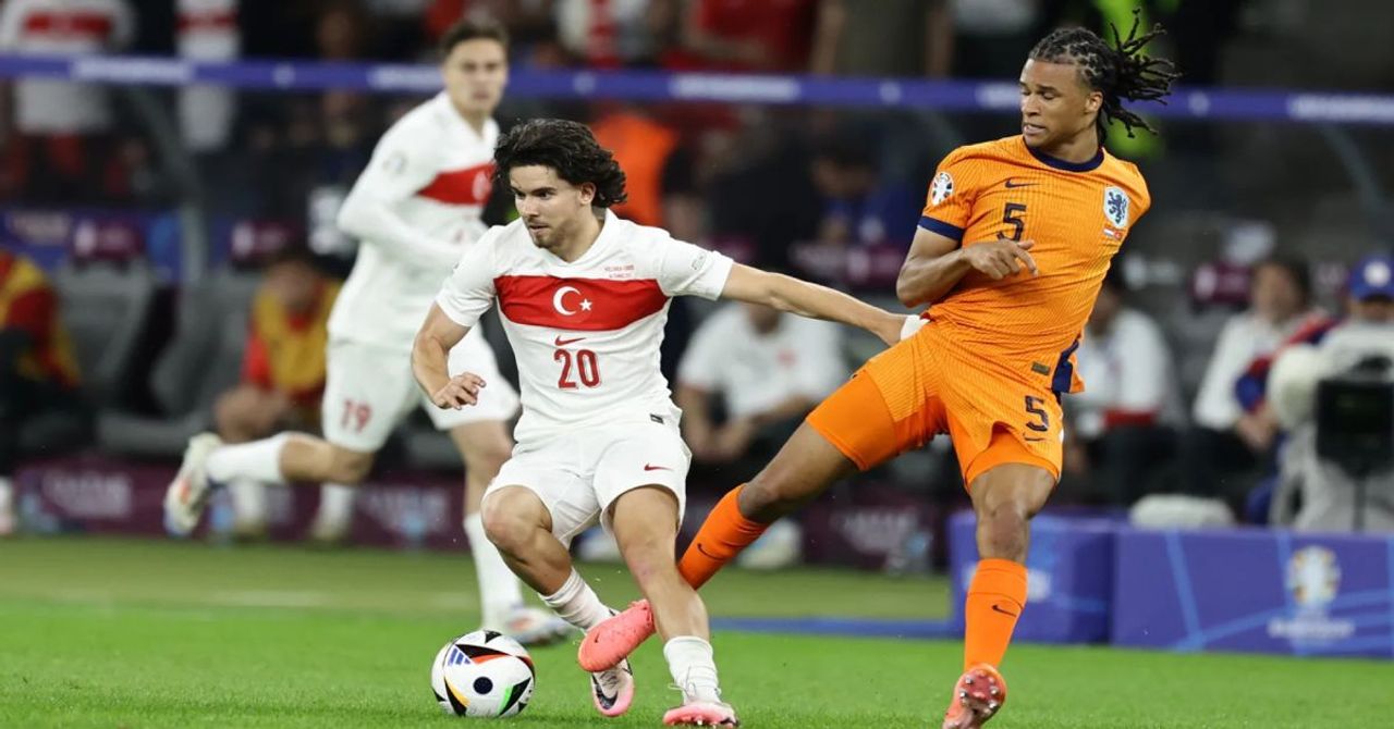 İngiliz devleri Ferdi Kadıoğlu için savaşıyor: Son teklif Manchester United’tan geldi İngiliz devleri Ferdi Kadıoğlu için savaşıyor: Son teklif Manchester United’tan geldi