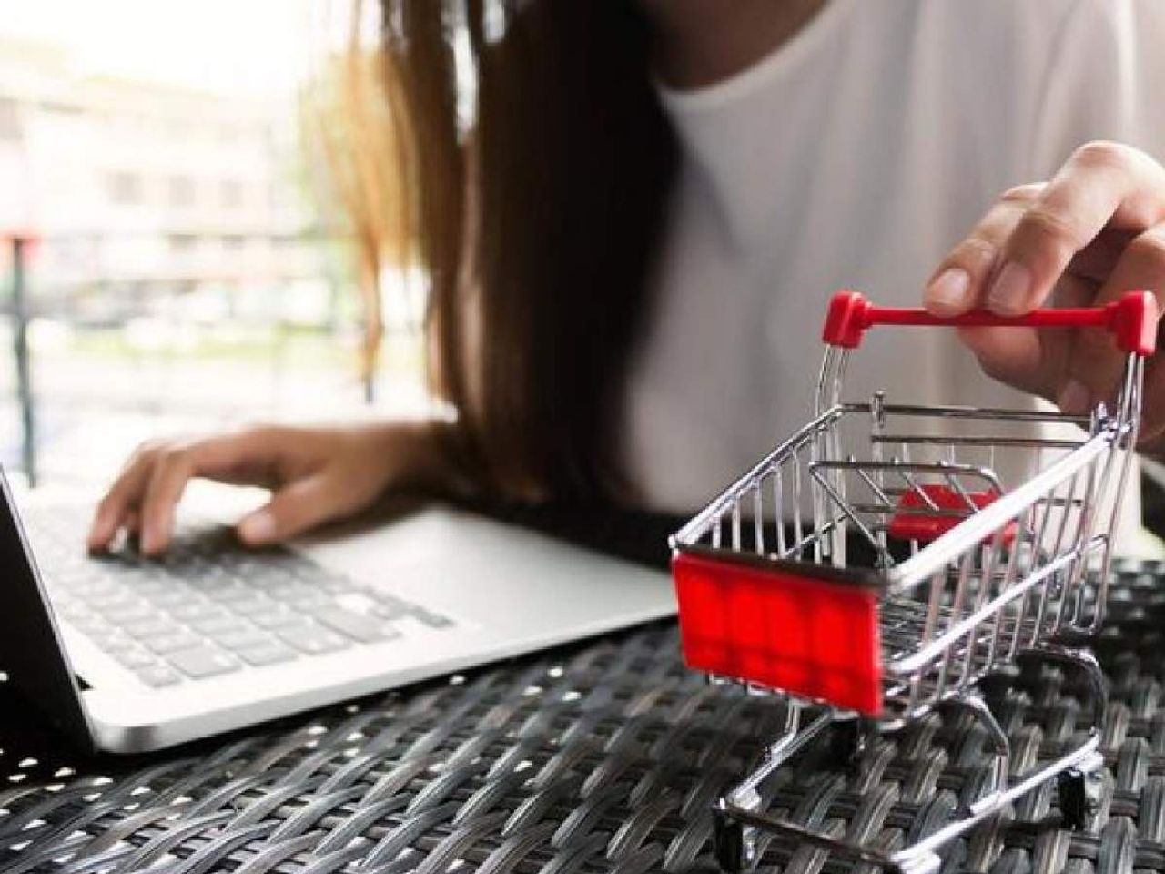 İnternetten alışverişlerinde kargo limiti ve vergi oranı değişi İnternetten alışverişlerinde kargo limiti ve vergi oranı değişi