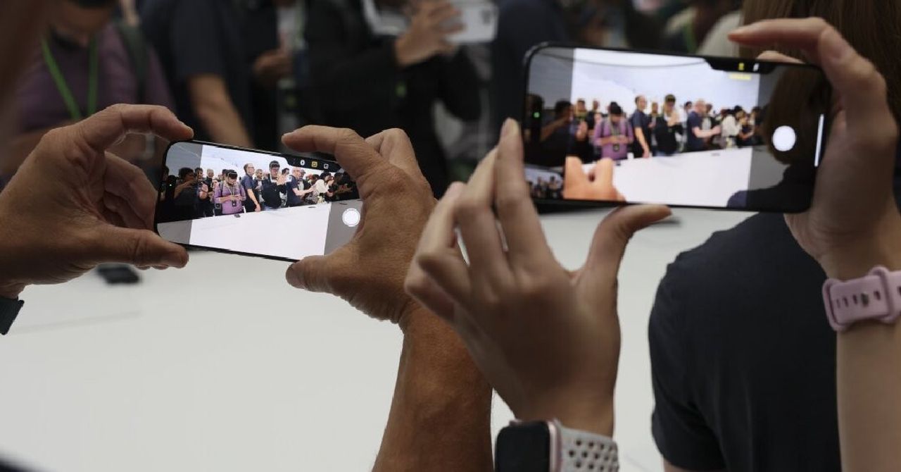 iPhone 16 ‘yeni’ özellikleriyle sahneye çıktı: Türkiye fiyatı belli oldu iPhone 16 ‘yeni’ özellikleriyle sahneye çıktı: Türkiye fiyatı belli oldu