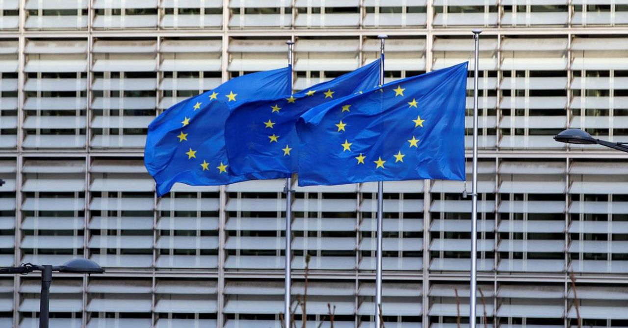 İran, 12 Nisan’da İsrail’e yönelik 300’den fazla kamikaze dronlarıyla saldırıda bulunmuştu. Bunun üzerine Avrupa Birliği (AB), İran’ın İsrail’e yönelik bu hamlesi nedeniyle yaptırım uygulama kararı aldı. İran, 12 Nisan’da İsrail’e yönelik 300’den fazla kamikaze dronlarıyla saldırıda bulunmuştu. Bunun üzerine Avrupa Birliği (AB), İran’ın İsrail’e yönelik bu hamlesi nedeniyle yaptırım uygulama kararı aldı.