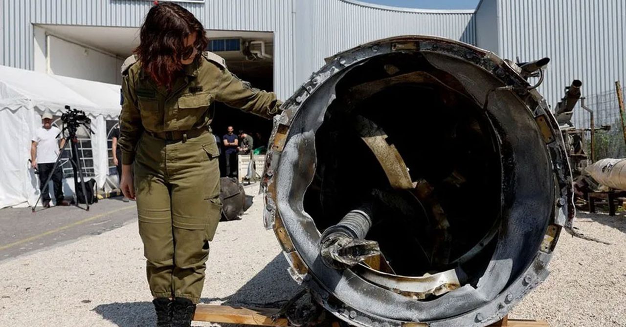 İran, 12 Nisan’da İsrail’e yönelik 300’den fazla kamikaze dronlarıyla saldırıda bulunmuştu. Bunun üzerine Avrupa Birliği (AB), İran’ın İsrail’e yönelik bu hamlesi nedeniyle yaptırım uygulama kararı aldı. İran, 12 Nisan’da İsrail’e yönelik 300’den fazla kamikaze dronlarıyla saldırıda bulunmuştu. Bunun üzerine Avrupa Birliği (AB), İran’ın İsrail’e yönelik bu hamlesi nedeniyle yaptırım uygulama kararı aldı.
