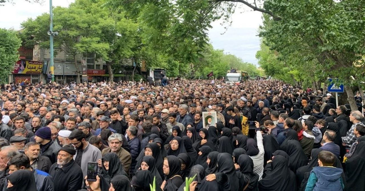 İran Cumhurbaşkanı Reisi’nin cenazesi başladı: 3 gün boyunca devam edecek İran Cumhurbaşkanı Reisi’nin cenazesi başladı: 3 gün boyunca devam edecek