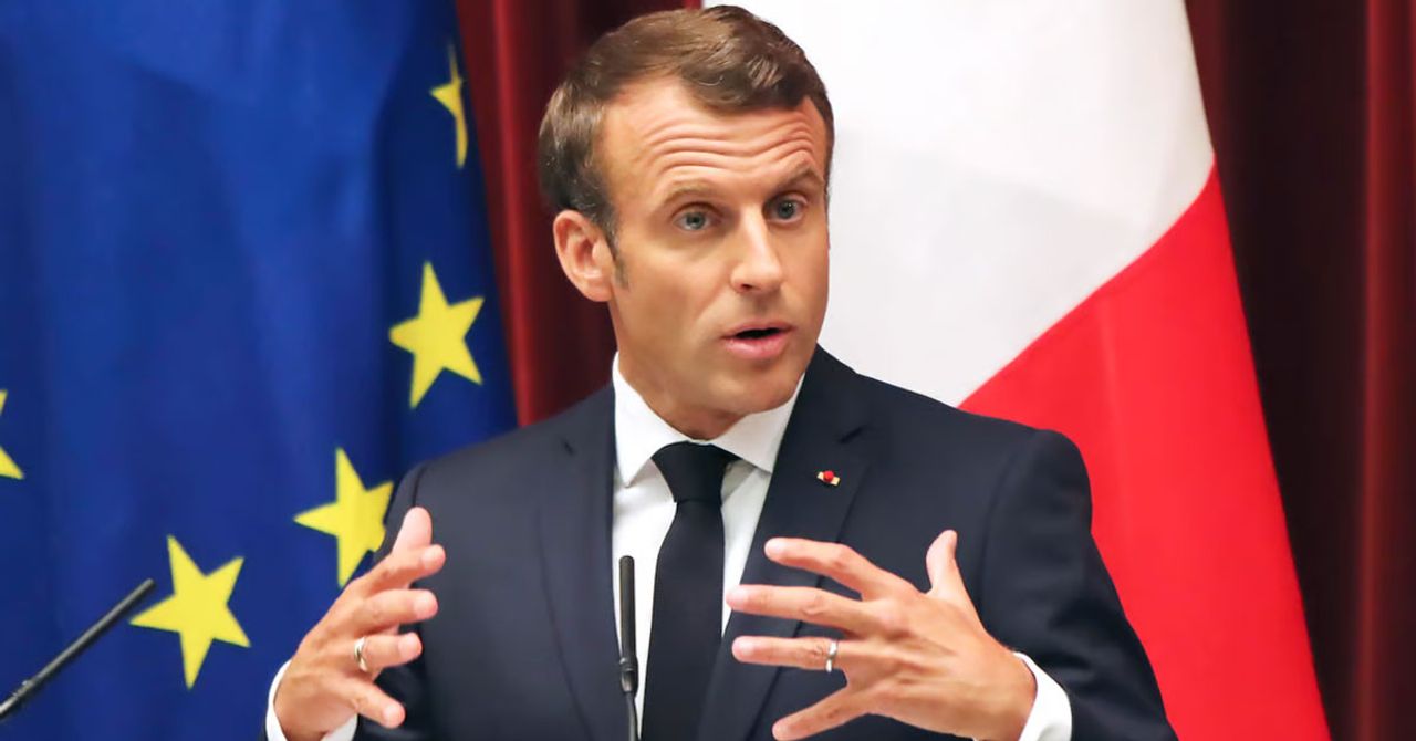 İran ve İsrail arasındaki atışma dünyadaki tüm dengeleri değiştirdi. İngiltere’den kınama mesajları gelirken, Fransa’dan da açıklama geldi. Cumhurbaşkanı Emmanuel Macron, İsrail’e hava saldırısında bulunan İran’a ait dronları Ürdün hava sahasında vurarak engellediklerini bilgisini paylaştı. İran ve İsrail arasındaki atışma dünyadaki tüm dengeleri değiştirdi. İngiltere’den kınama mesajları gelirken, Fransa’dan da açıklama geldi. Cumhurbaşkanı Emmanuel Macron, İsrail’e hava saldırısında bulunan İran’a ait dronları Ürdün hava sahasında vurarak engellediklerini bilgisini paylaştı.