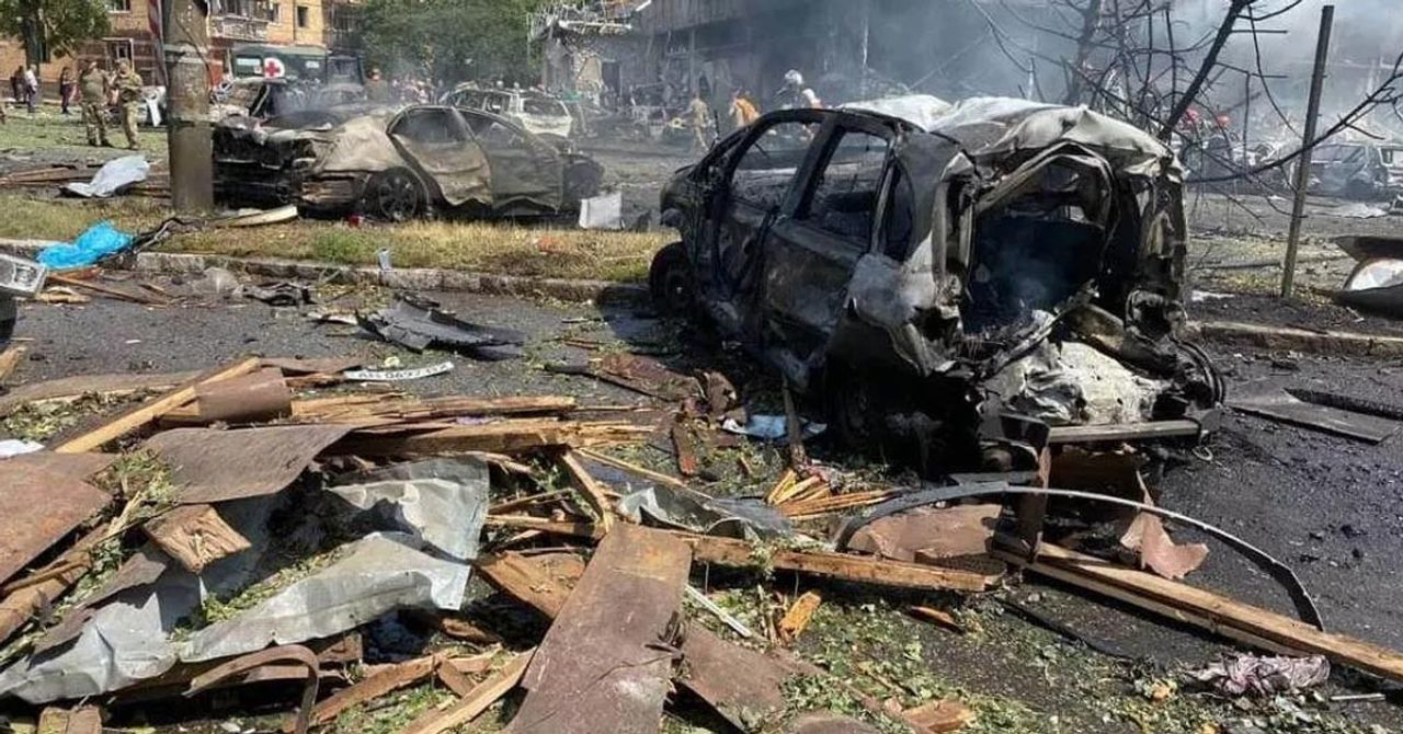 İş merkezini 3 füzeyle vurdu İş merkezini 3 füzeyle vurdu