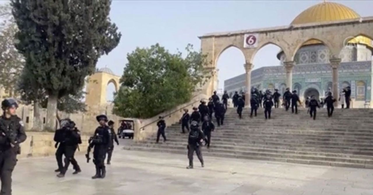 İşgalci İsrail güçlerinden yine sabah baskını! Dünya Mescid-i Aksa İşgalci İsrail güçlerinden yine sabah baskını! Dünya Mescid-i Aksa
