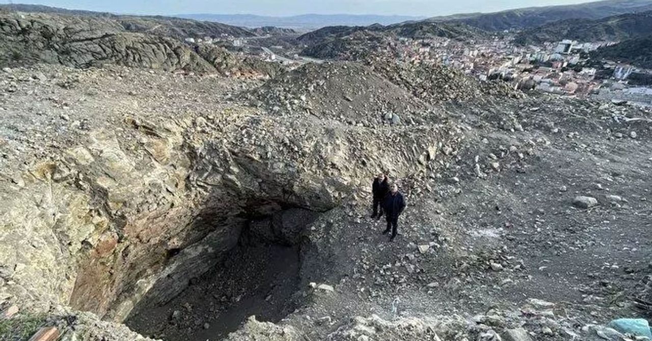 İskilip kalesinde bayrak dikmek için yapılan kazıda tarihi eser bulundu! Gören herkes şaşkına döndü İskilip kalesinde bayrak dikmek için yapılan kazıda tarihi eser bulundu! Gören herkes şaşkına döndü