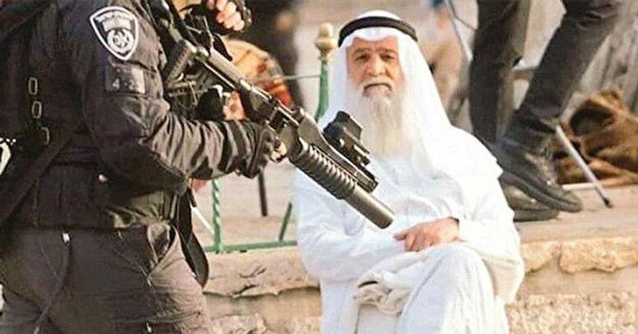 İsrail güçlerine karşı bacak bacak üstüne atarak oturan Filistinli adam o anın hikayesini anlattı! İsrail güçlerine karşı bacak bacak üstüne atarak oturan Filistinli adam o anın hikayesini anlattı!