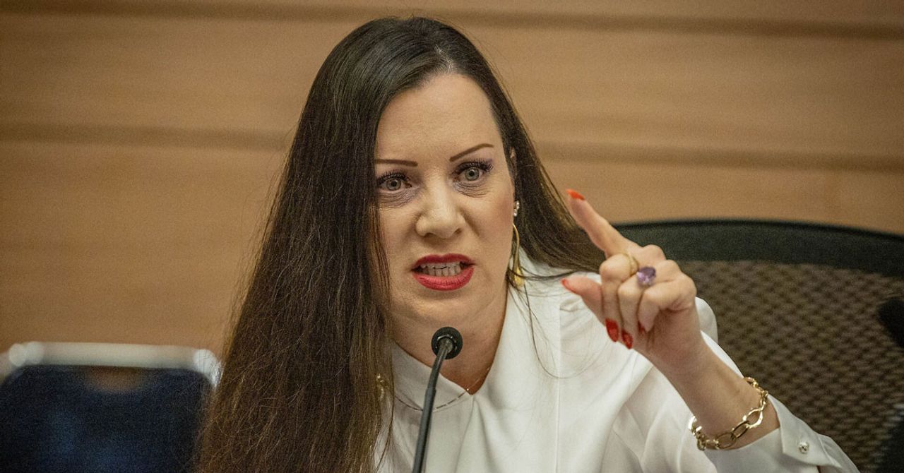 İsrailli Bakanlar Ben-Gvir ve Tally Gotliv tarafından bu ataklar yeterli görülmedi. Ben-Gvir, sosyal medya hesabından ‘‘Zayıf!’’ ibaresine yer verdi. İsrailli Bakanlar Ben-Gvir ve Tally Gotliv tarafından bu ataklar yeterli görülmedi. Ben-Gvir, sosyal medya hesabından ‘‘Zayıf!’’ ibaresine yer verdi.