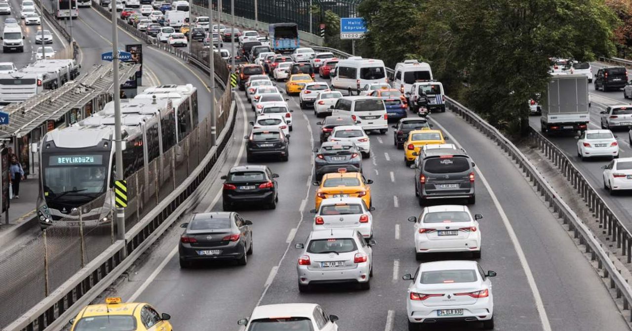 İstanbul Trafiğe Kapalı Yollar Bugün İstanbul Trafiğe Kapalı Yollar Bugün