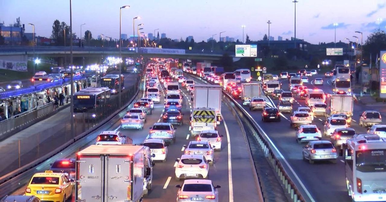 İstanbul Trafik Yoğunluğu İstanbul Trafik Yoğunluğu