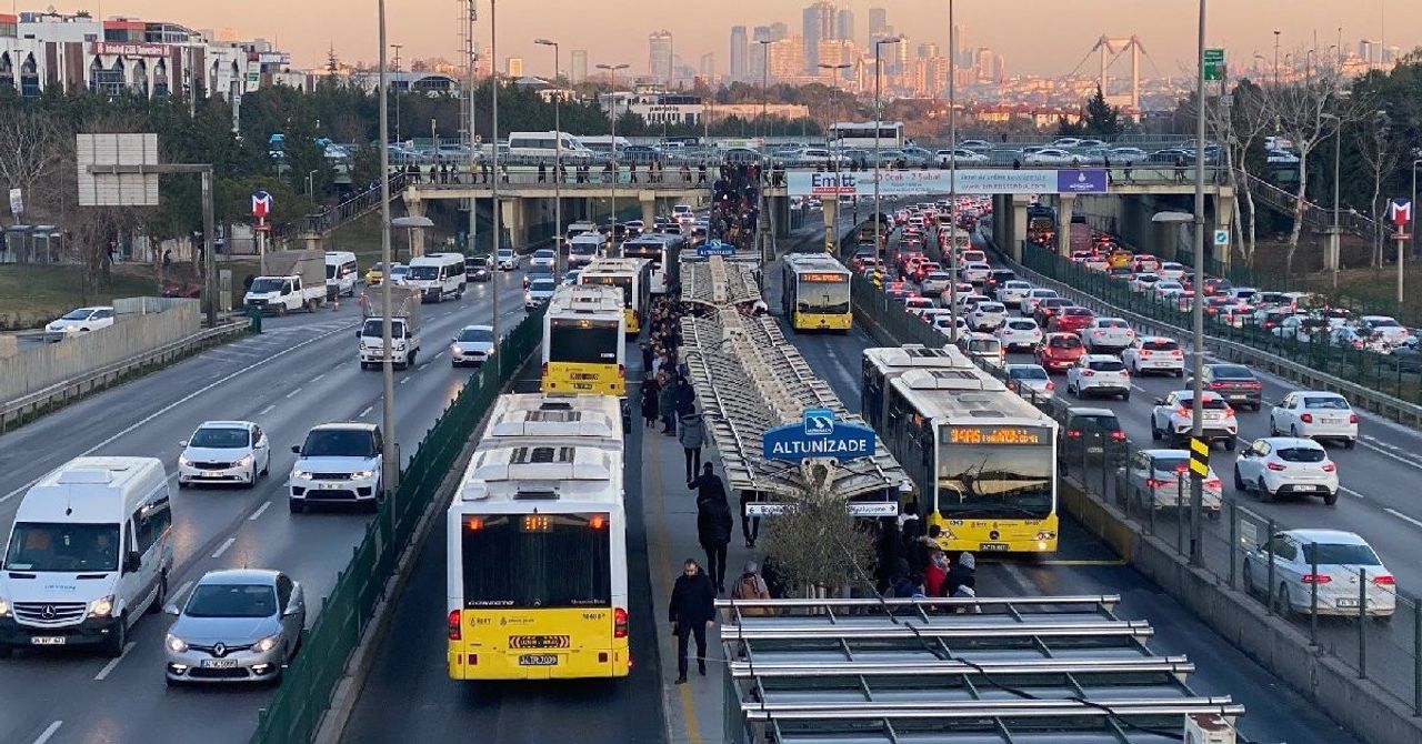İstanbul’da 30 Ağustos kararı: Toplu taşıma ücretsiz olacak İstanbul’da 30 Ağustos kararı: Toplu taşıma ücretsiz olacak