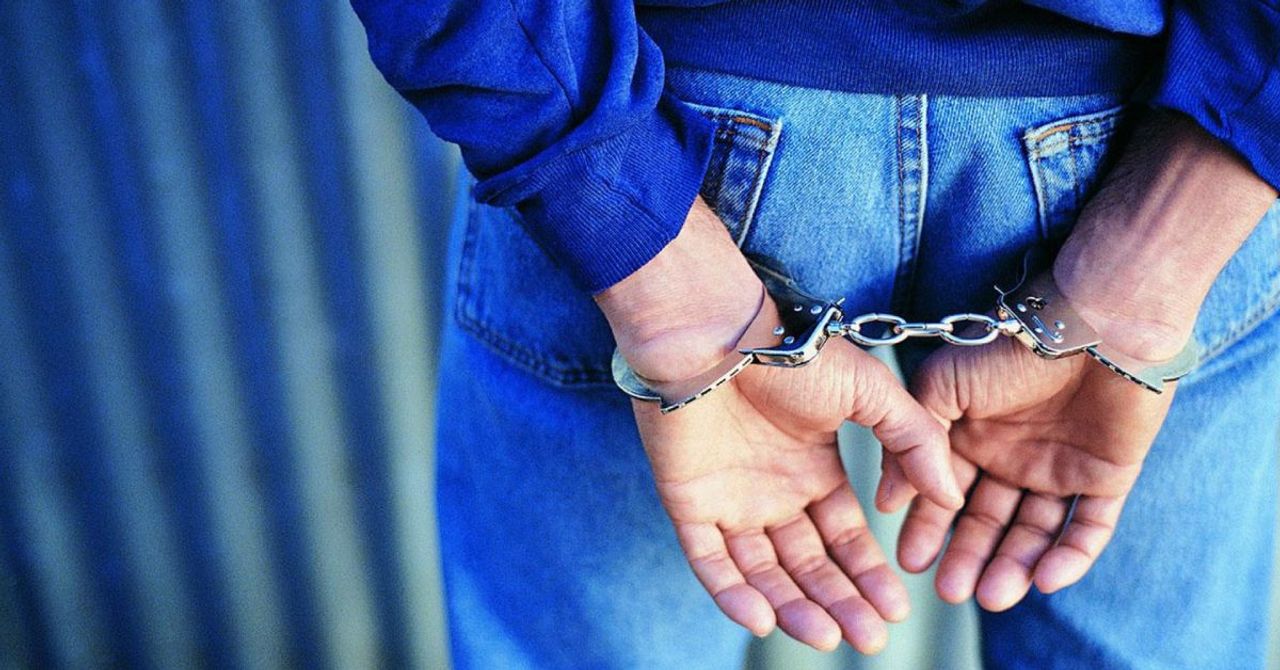 İstanbul’da terör örgütü DAEŞ’e operasyon: 13 kişi gözaltına alındı İstanbul’da terör örgütü DAEŞ’e operasyon: 13 kişi gözaltına alındı