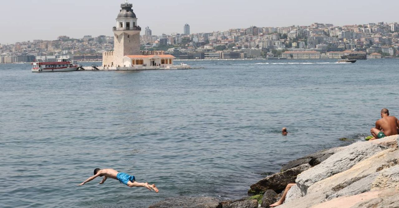 İstanbul’da yaşayanları uykusuz bırakıyor: Nem seviyesi yüzde 99’lara geldi İstanbul’da yaşayanları uykusuz bırakıyor: Nem seviyesi yüzde 99’lara geldi