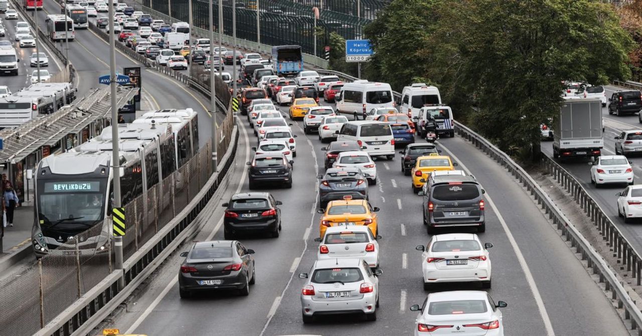 İstanbullular dikkat: Bazı yollar trafiğe kapatıldı İstanbullular dikkat: Bazı yollar trafiğe kapatıldı