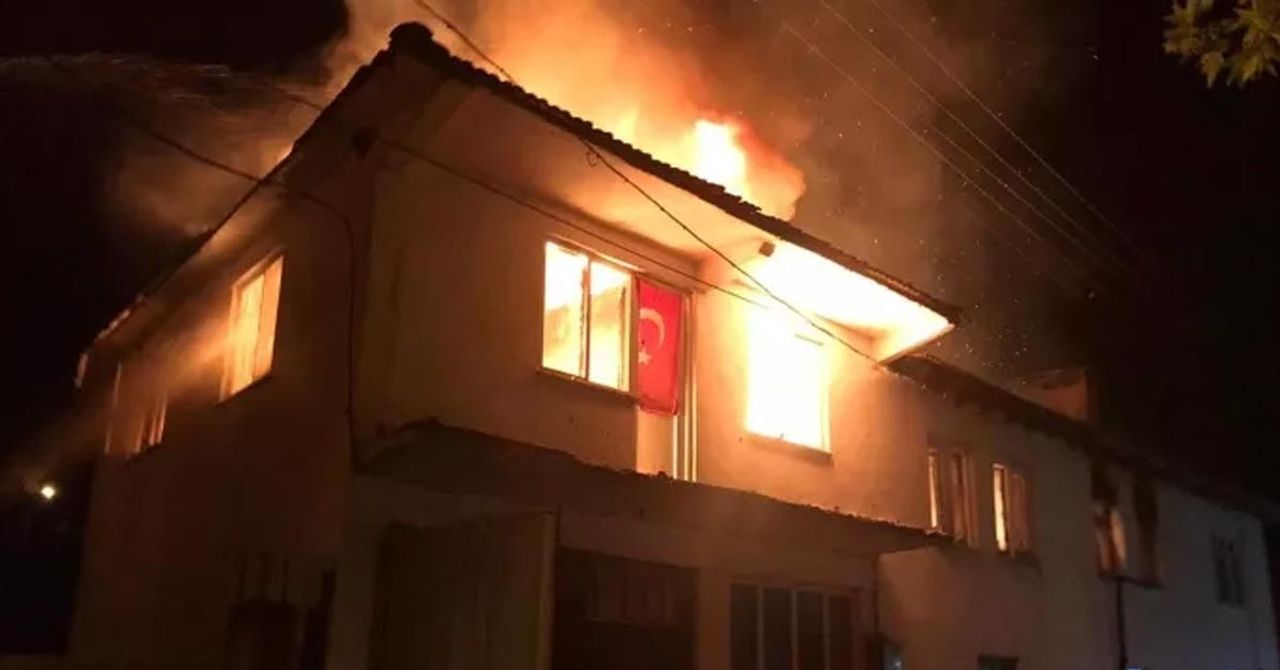 İtfaiye ekipleri seferber oldu İtfaiye ekipleri seferber oldu