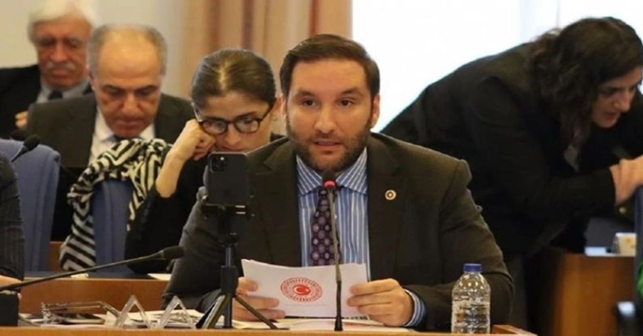 İYİ Parti git gide eriyor: Adana Milletvekili Bilal Bilici istifa etti İYİ Parti git gide eriyor: Adana Milletvekili Bilal Bilici istifa etti