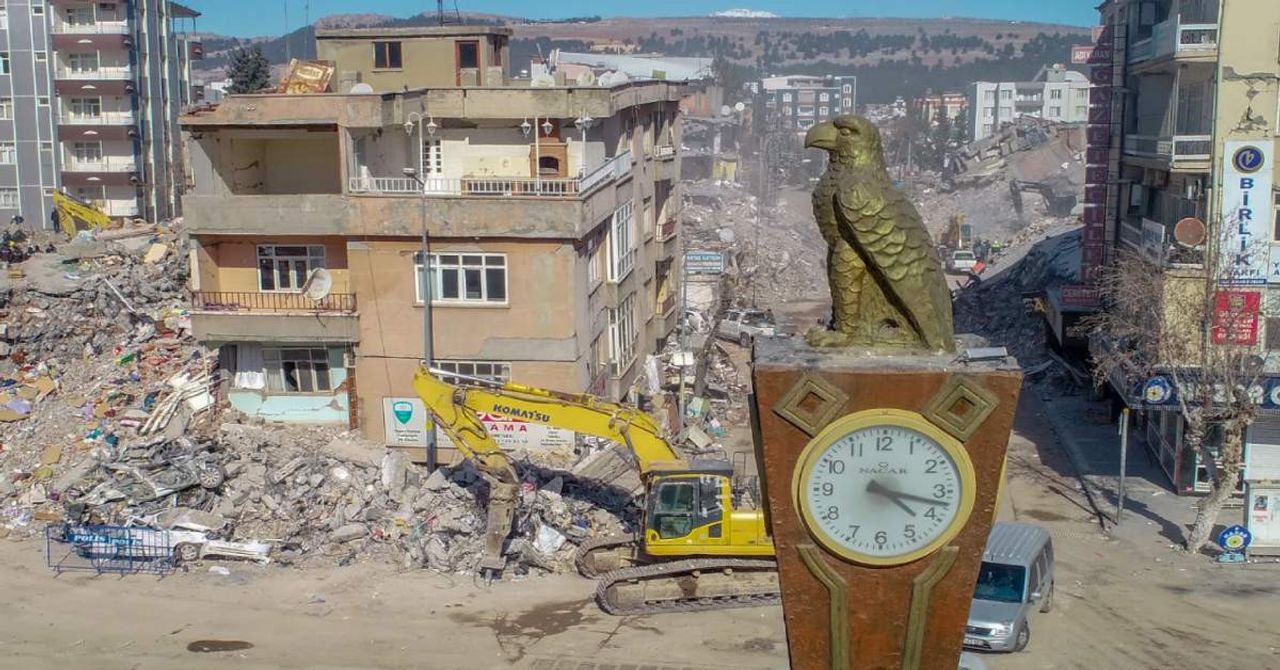 İzmir Depremzede İzmir Depremzede