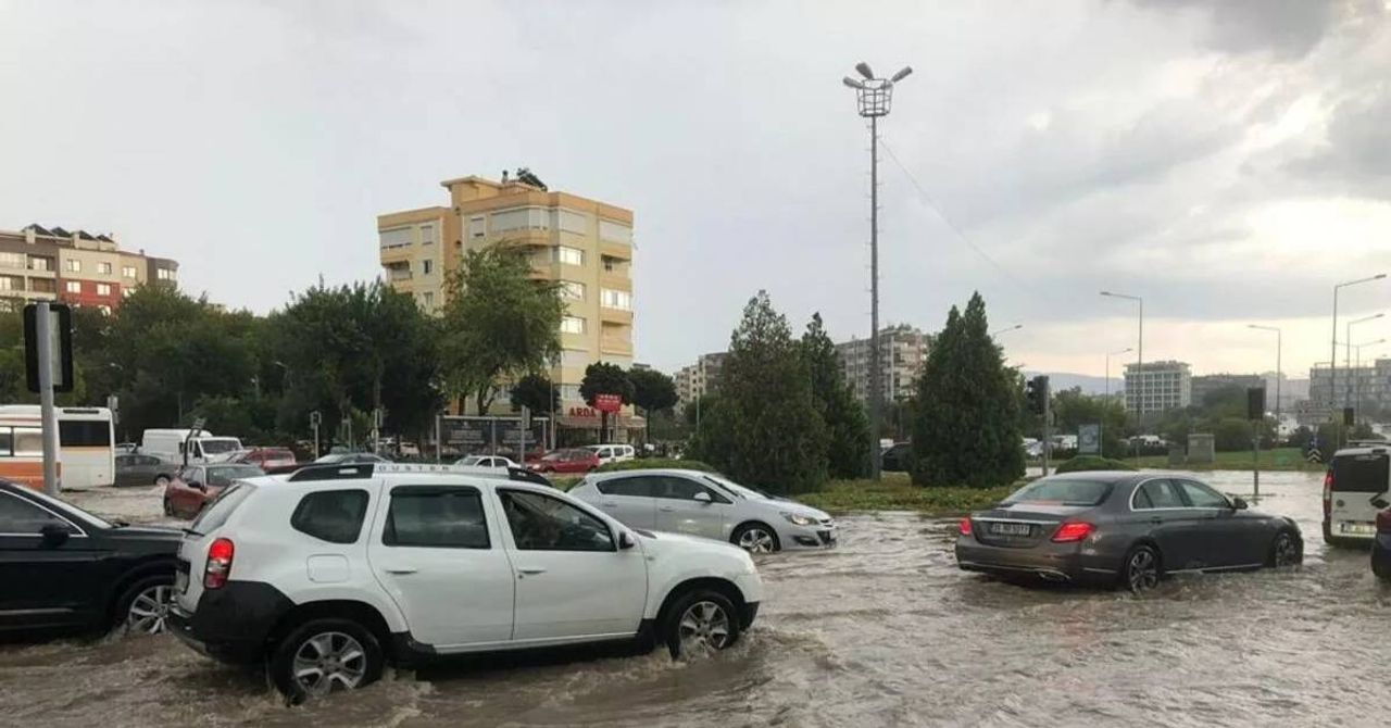 İzmir Sağanak Yağış-1 İzmir Sağanak Yağış-1