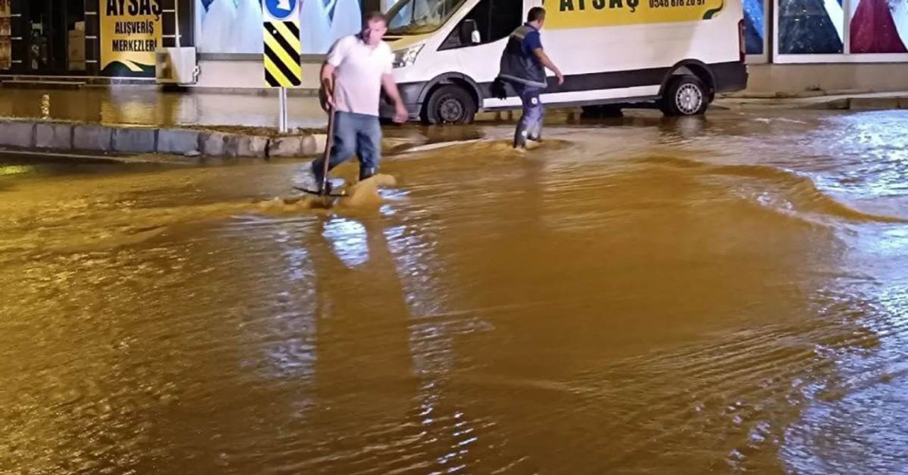 İzmir Su Borusu Patlama İzmir Su Borusu Patlama